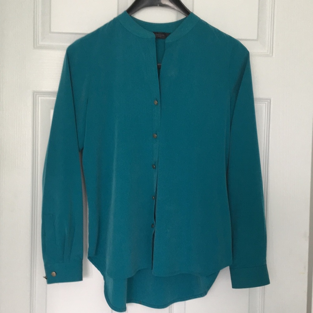 3/$25 Like New Blouse